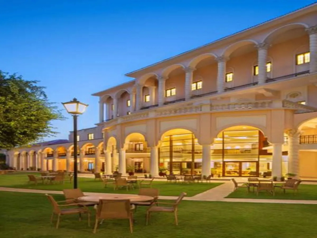 DLF Club 5