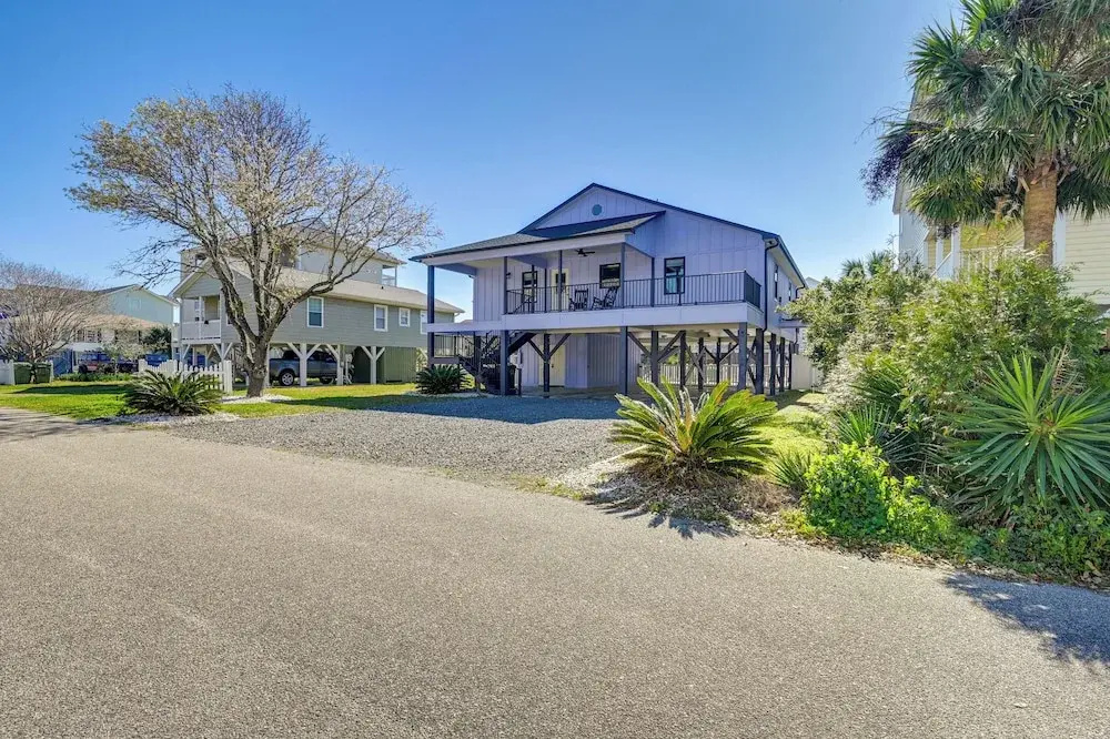 Walk to Surfside Beach: Poolside Oasis