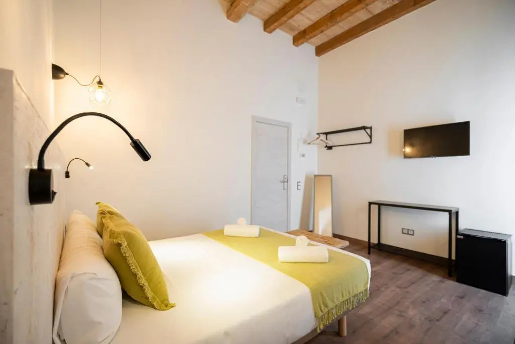 Deluxe Double room with balcony (full double bed)