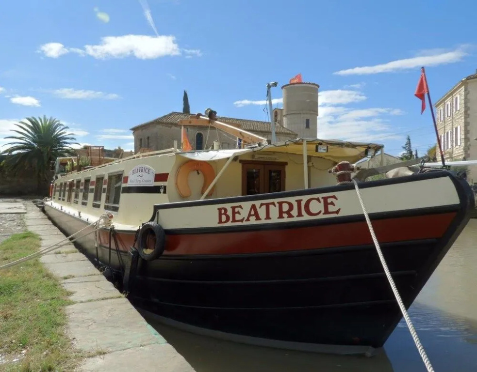 Barge Beatrice cruises on the Canal du Midi