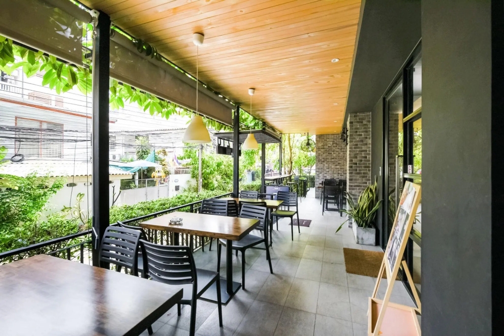 Food & Beverage