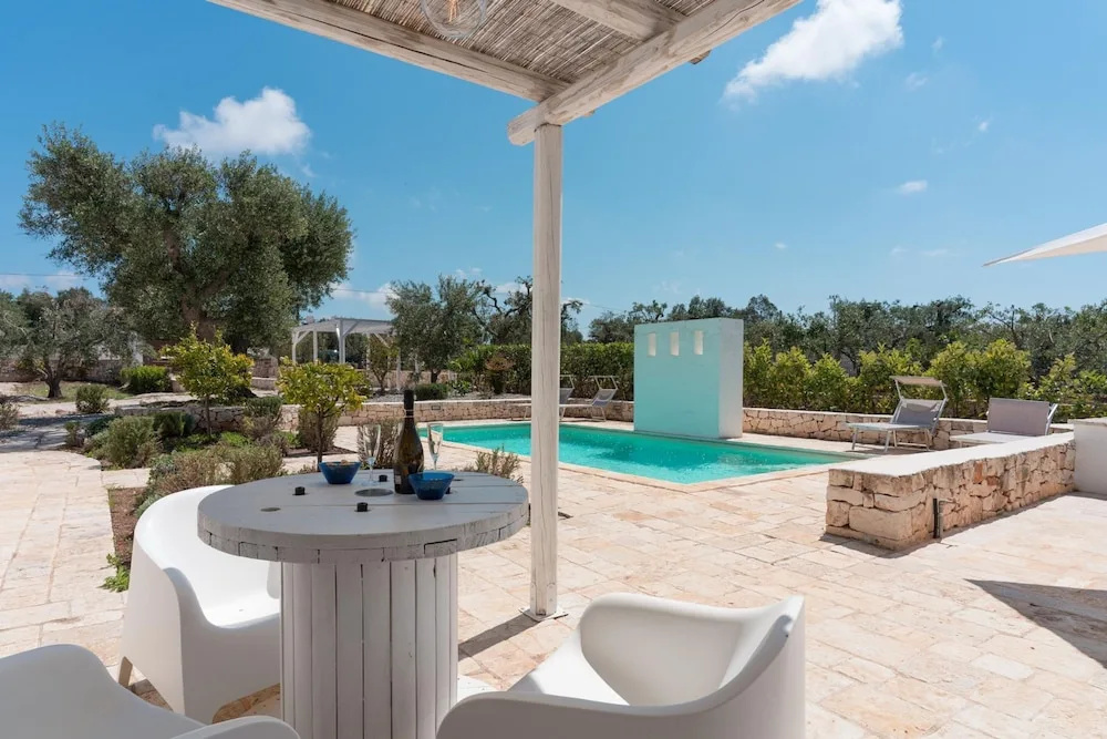 Trullo Eughene a con Piscina