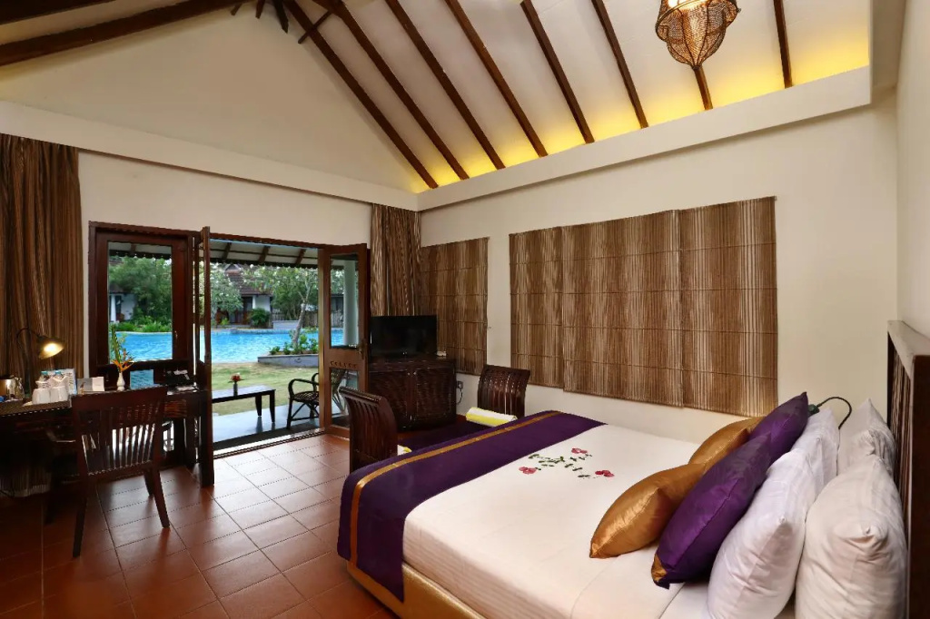 Standard room with pool view