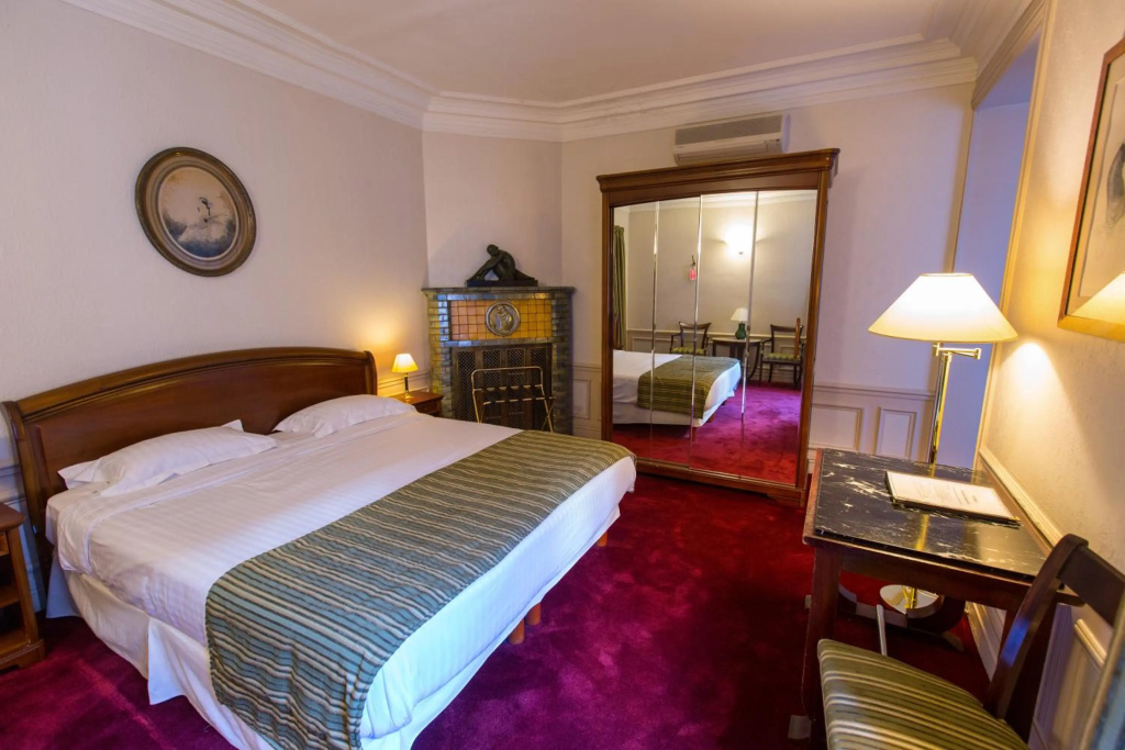 Отель Hotel Langlois в Париже