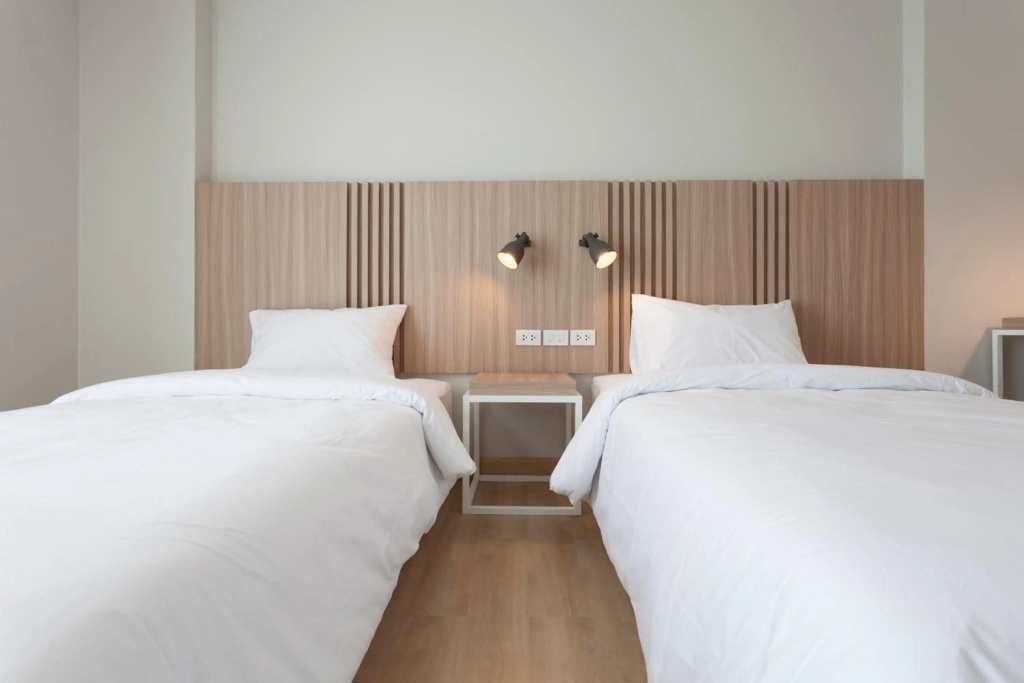 Easy Hotel 2 — 4