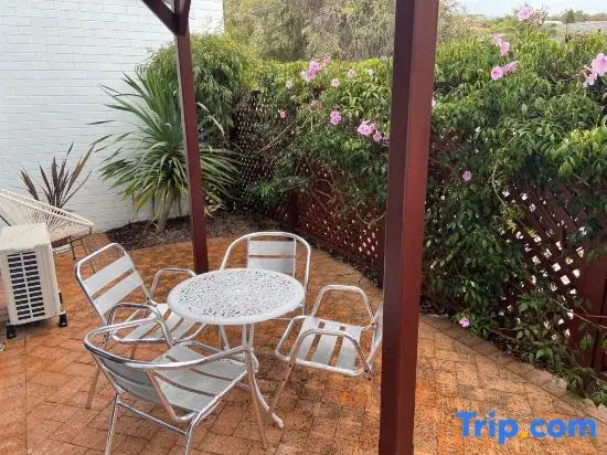 1 Bedroom Double Apartment (full double bed)