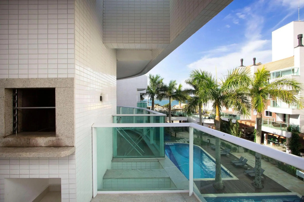 Boulevard Bombinhas 218-D - 50m do mar & Frente Avenida - Condomínio de Luxo - Piscina Climatizada - Jacuzzi - Portaria 24h