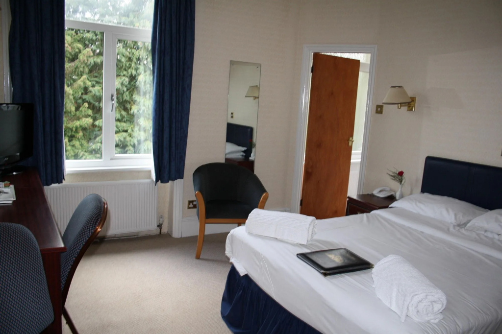 Uno Thames Hotel -Reopened Brand New Again -FREE PARKING - 3