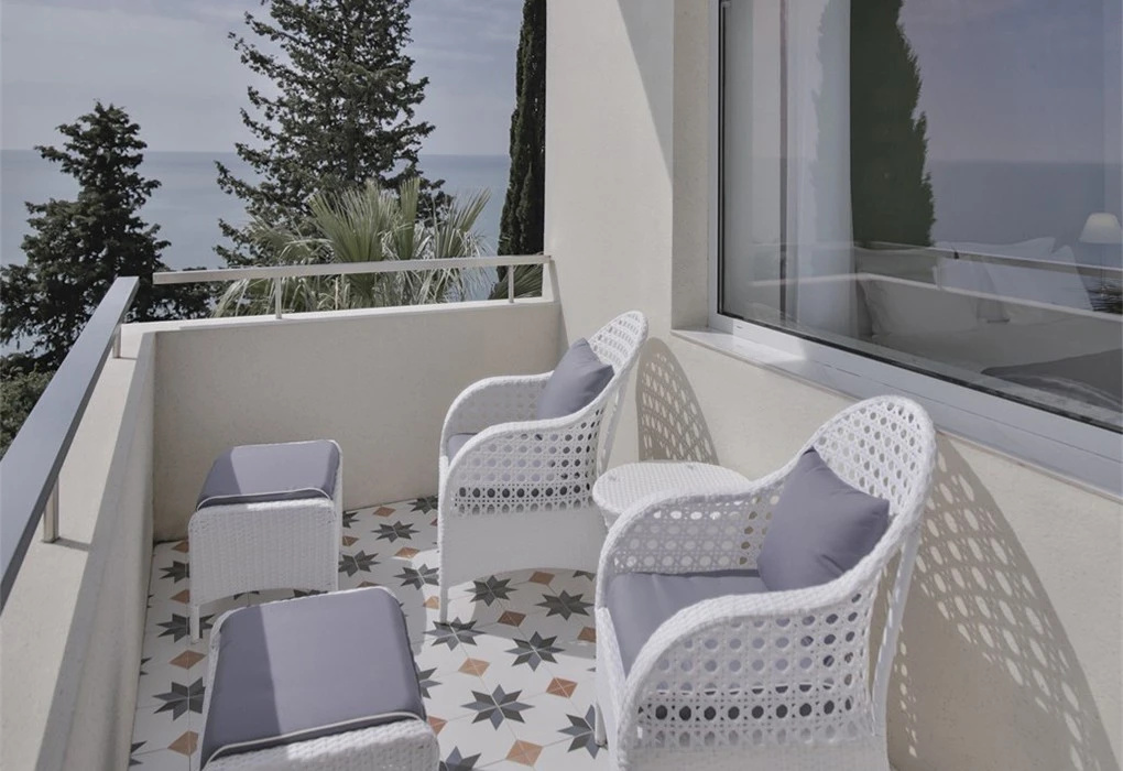 Balcony & Terrace