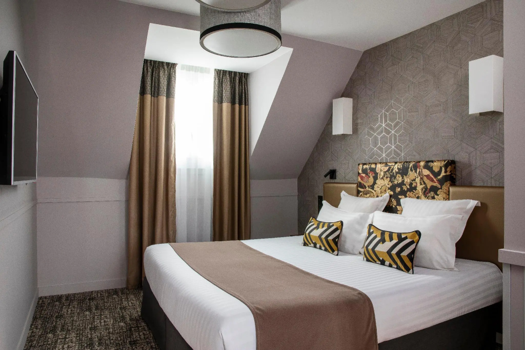 Double room (full double bed)