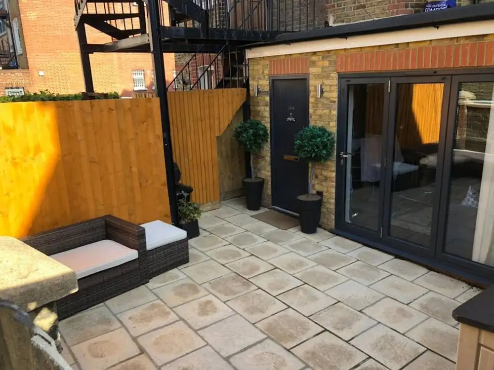 1 Bedroom Garden Flat In Hammersmith