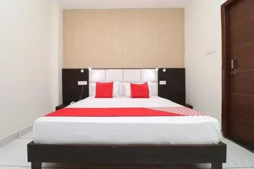 Hotel Gold By OYO Rooms