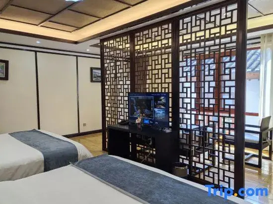 Deluxe Family room with garden view