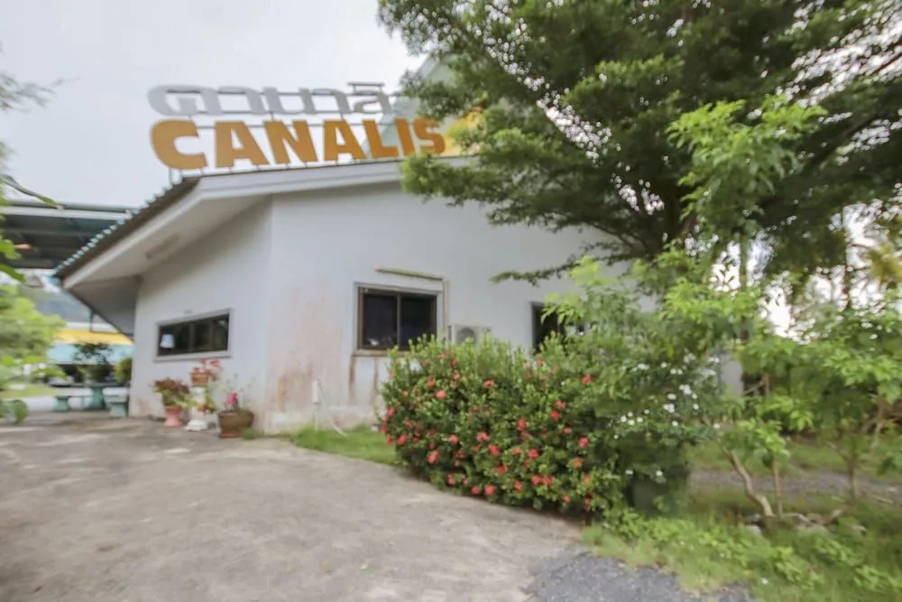 OYO 75310 Canalis Resort