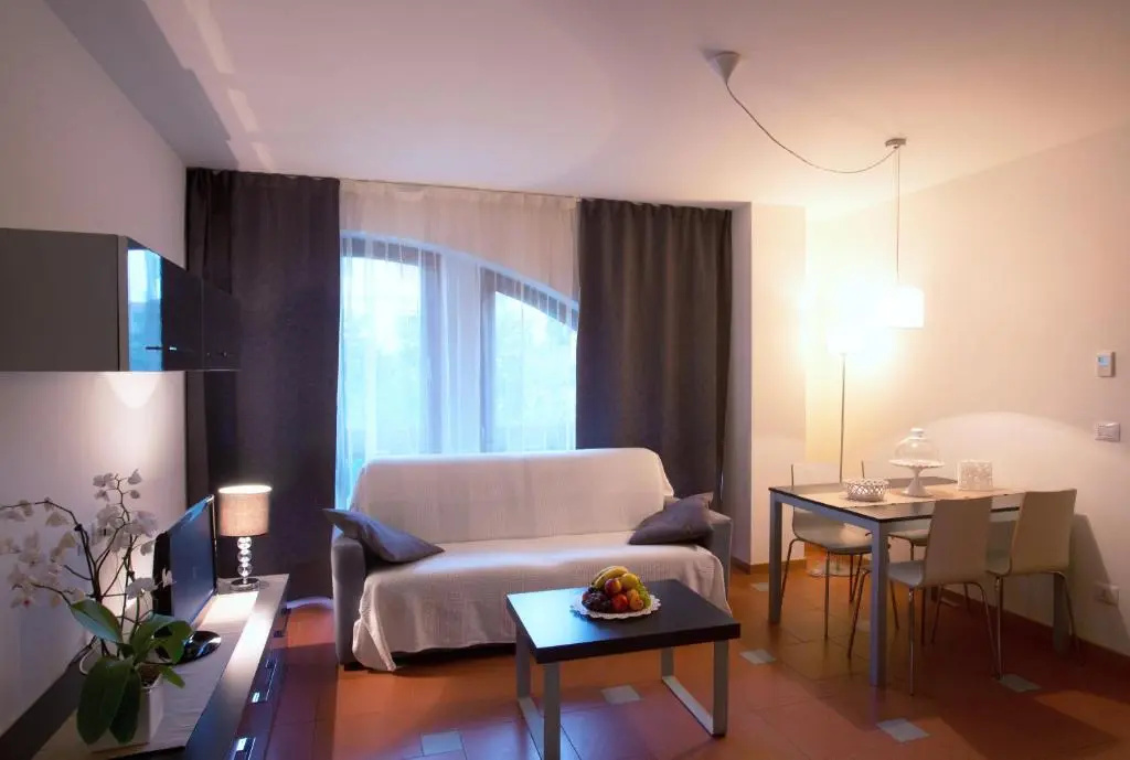 2 Bedrooms Apartment