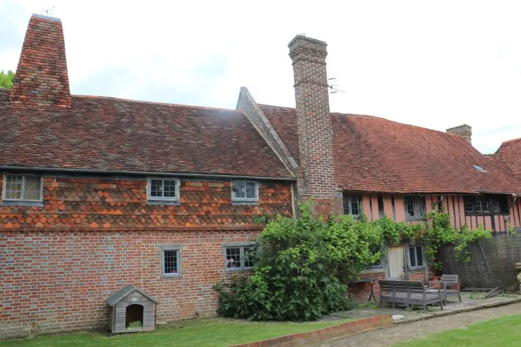 Delightful 4BD Home Full of Flair Edenbridge Kent