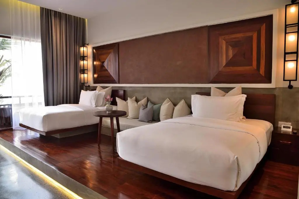 Shintana Saya La Maison by null