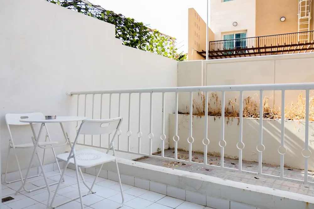 Studio Apartment in Knightbridge Court