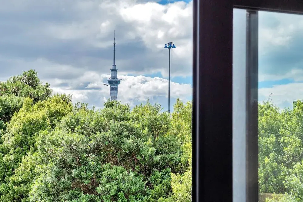 Beautifully Styled 2BR w 2 Carparks & Aircon