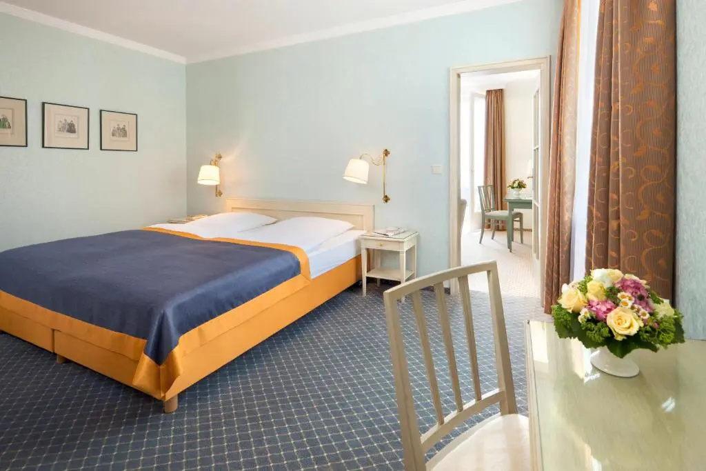 Suite with balcony and with lake view