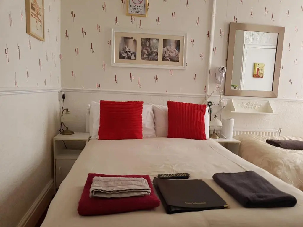 Standard Triple room