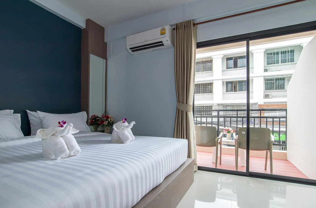 Deluxe Double room with balcony (full double bed)