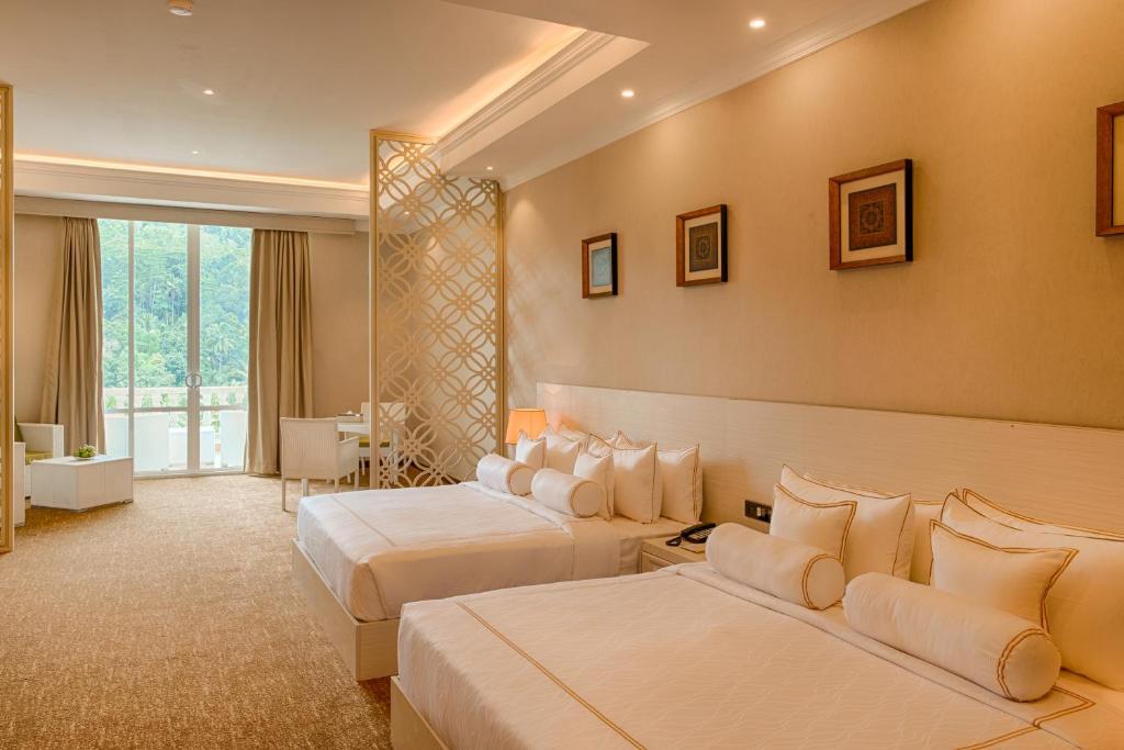 The Golden Crown Hotel