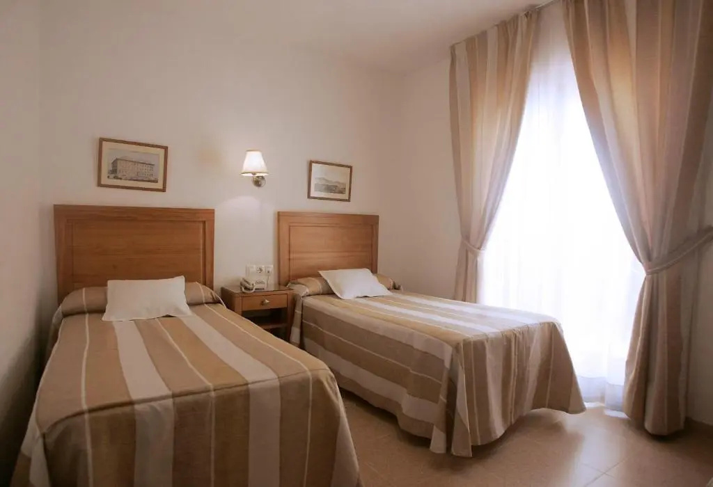 Standard Double room with balcony (full double bed)