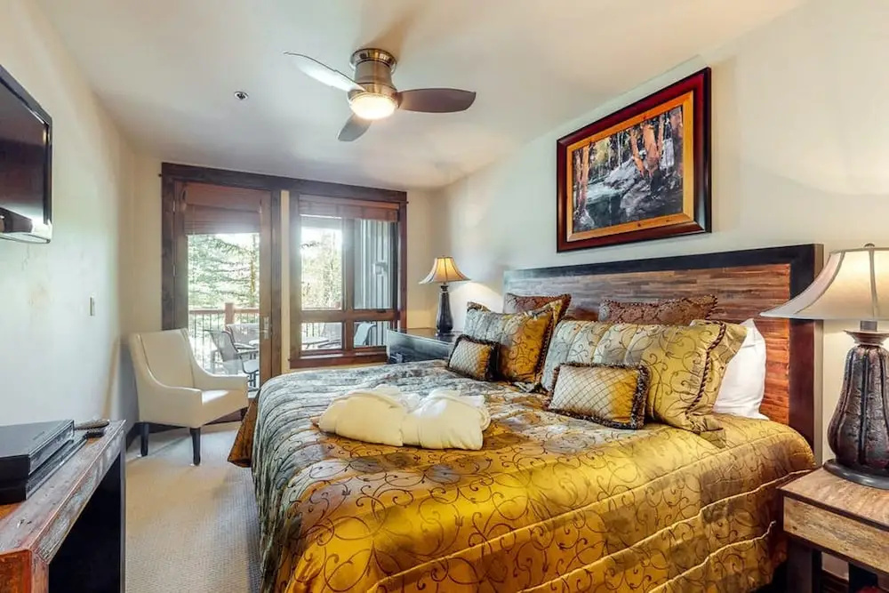 Luxury 2 Bedroom Ski in, Ski out Condo in Breckenridge with Shared Pool, Hot Tub, Arcade, and Bar