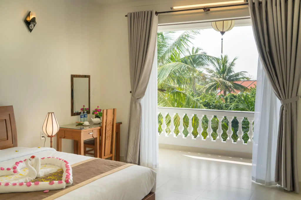 Deluxe Double room with balcony (full double bed)