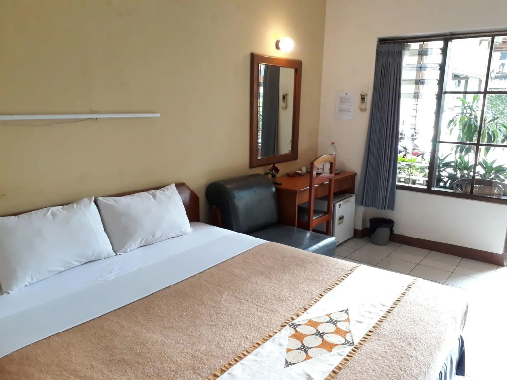 Kenangan Hotel — 3