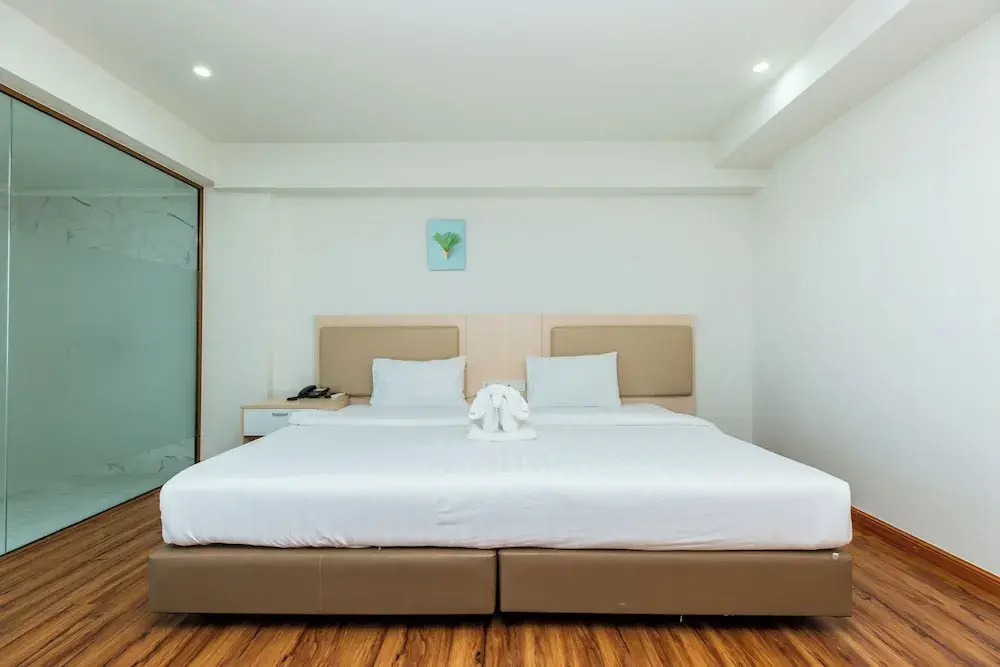 lucky Elephant Hotel — фото