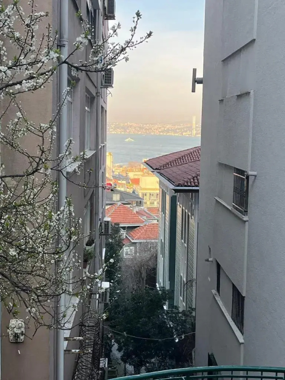 COMFORTABLE 2 BEDROOM FOR 6 PEOPLE AT Taksim