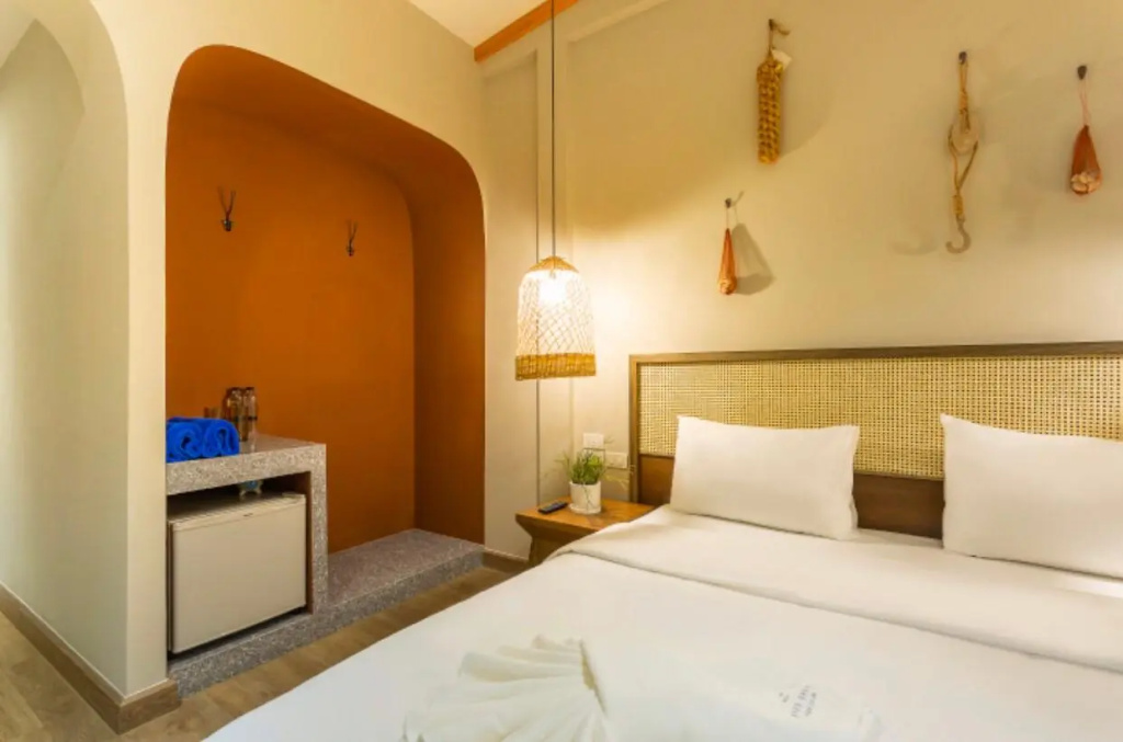 Standard Double room (full double bed)