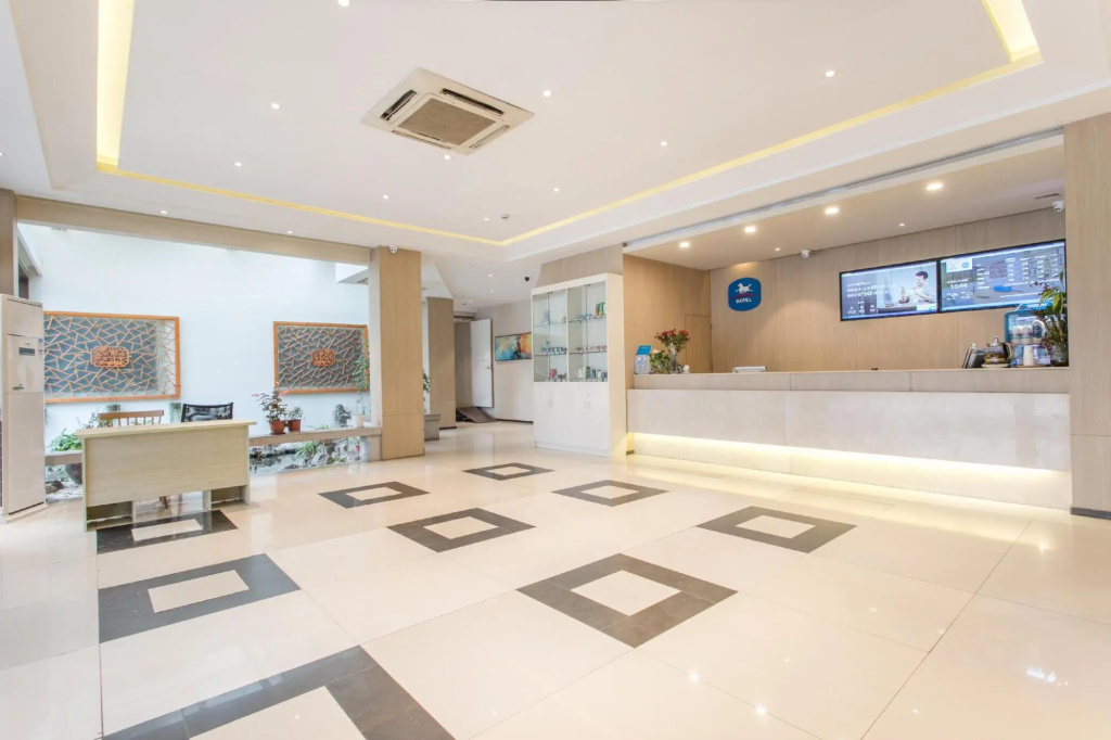 Lobby & Reception