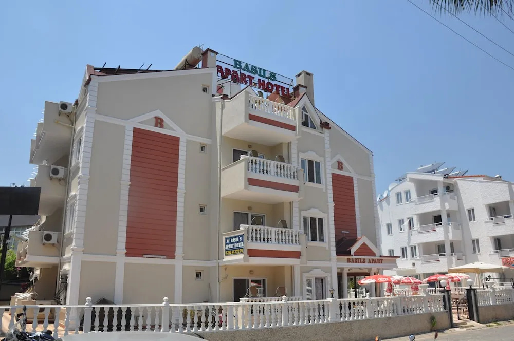 Basil's Apart Hotel