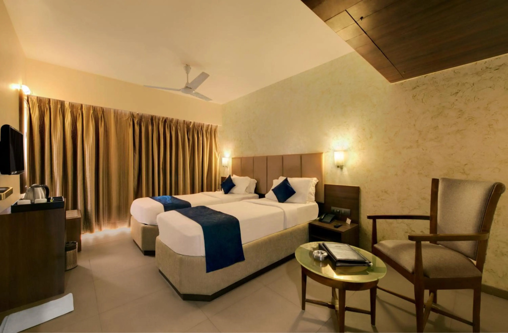 Central Beacon Hotel Surat — 5