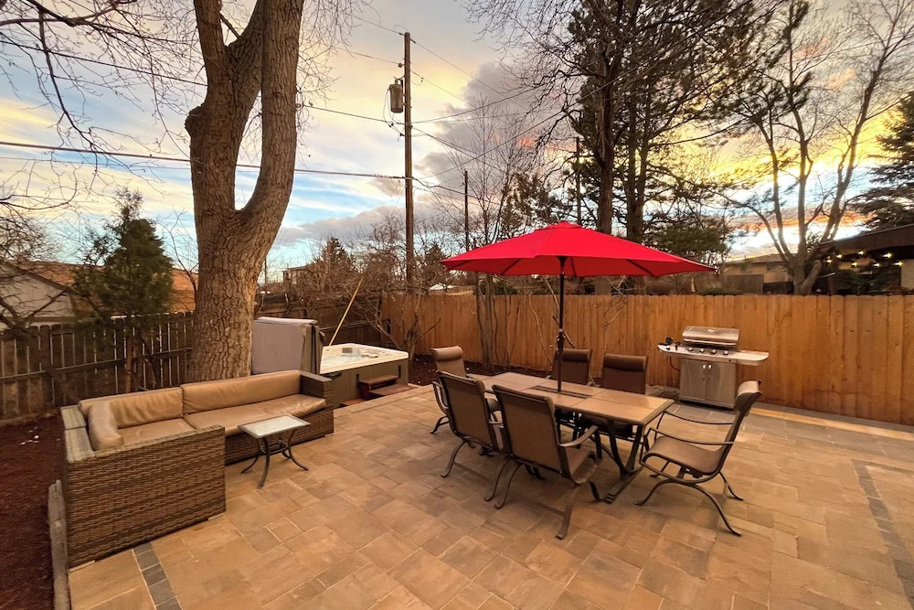 Hot Tub, Pool Table, Fireplace, Sunny Patio