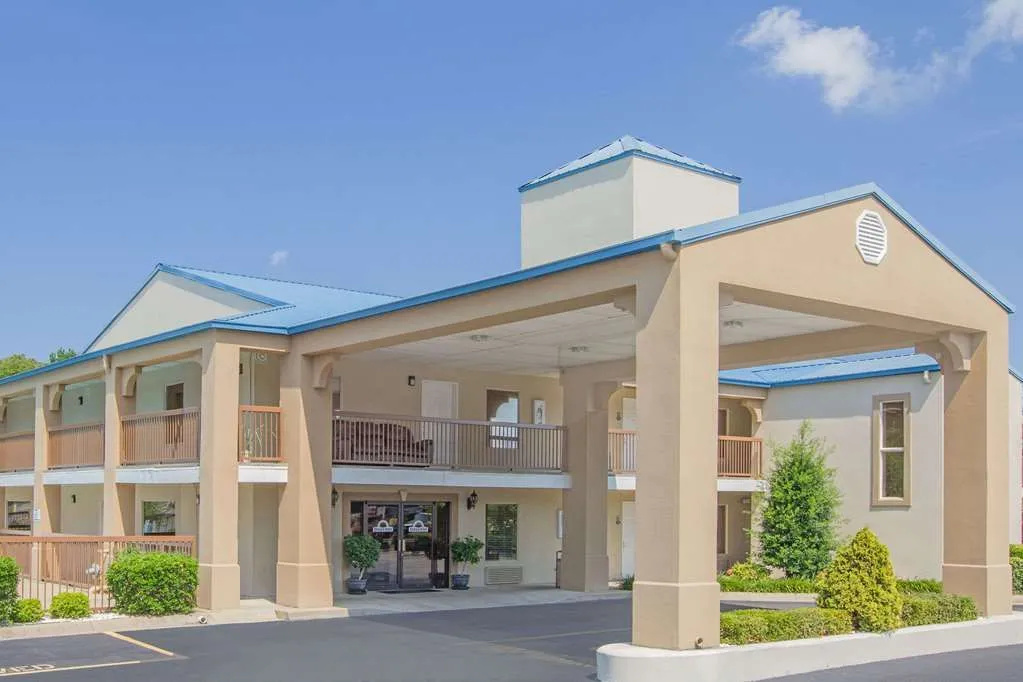 Days Inn & Suites Pine Bluff