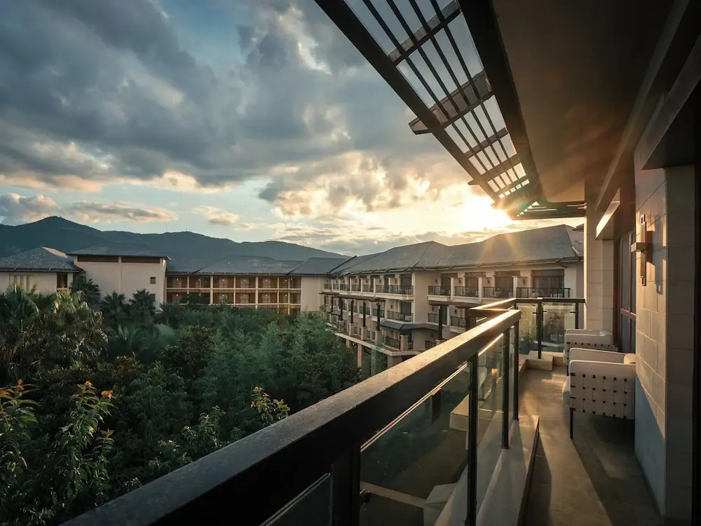 Standard Quadruple room with garden view