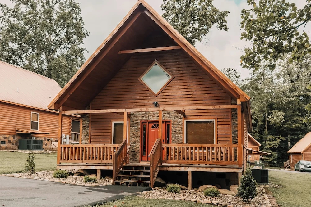 Gatlinburg Mountain Cabin: 4 Mi to National Park!