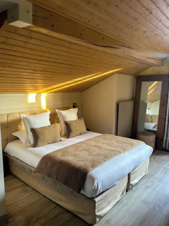 Standard Double room with balcony (full double bed)