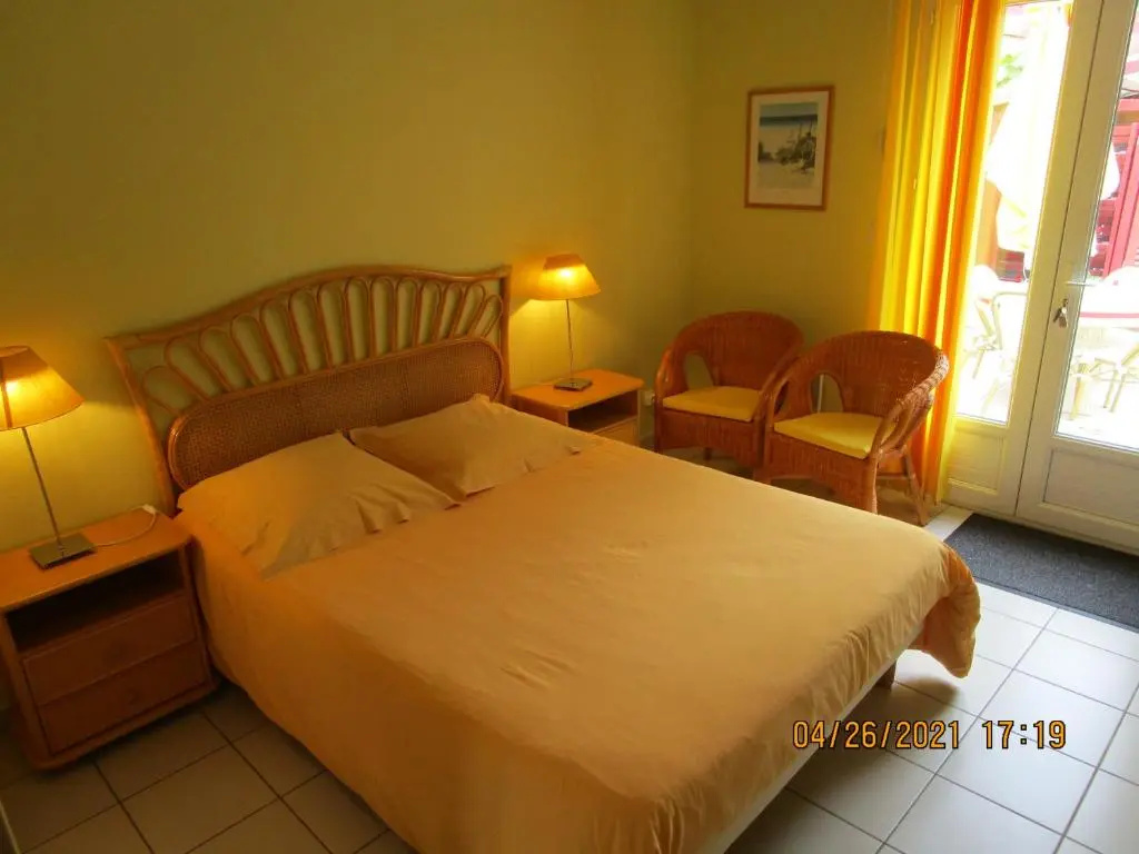 Standard Double room with garden view (full double bed)