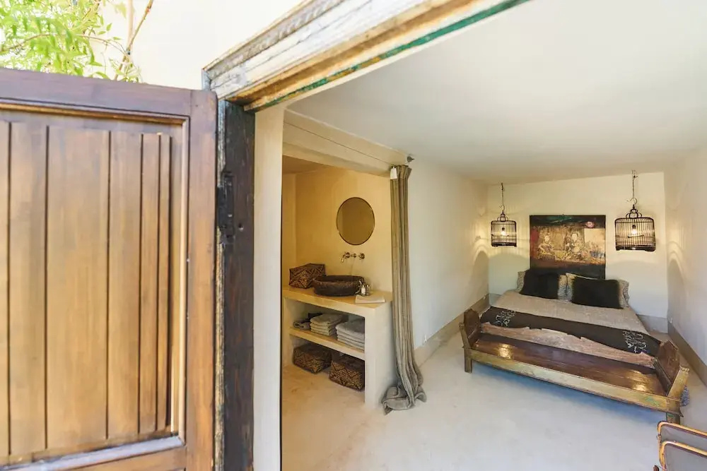 Comfort room
