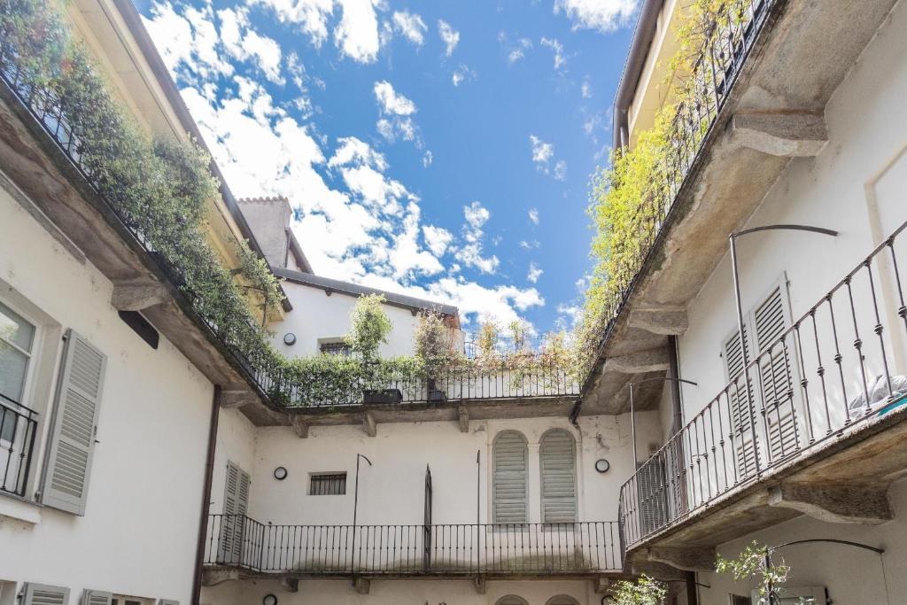 Shades Of Como With Private Terrace by Rent all Como
