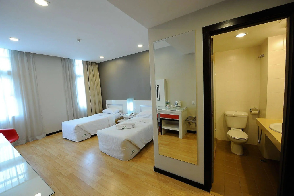 OYO 232 The Suraya Hotel — 4
