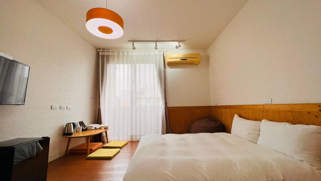 Economy room
