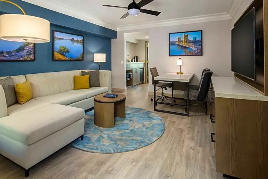 Embassy Suites by Hilton Sacramento Riverfront Promenade - Chambres