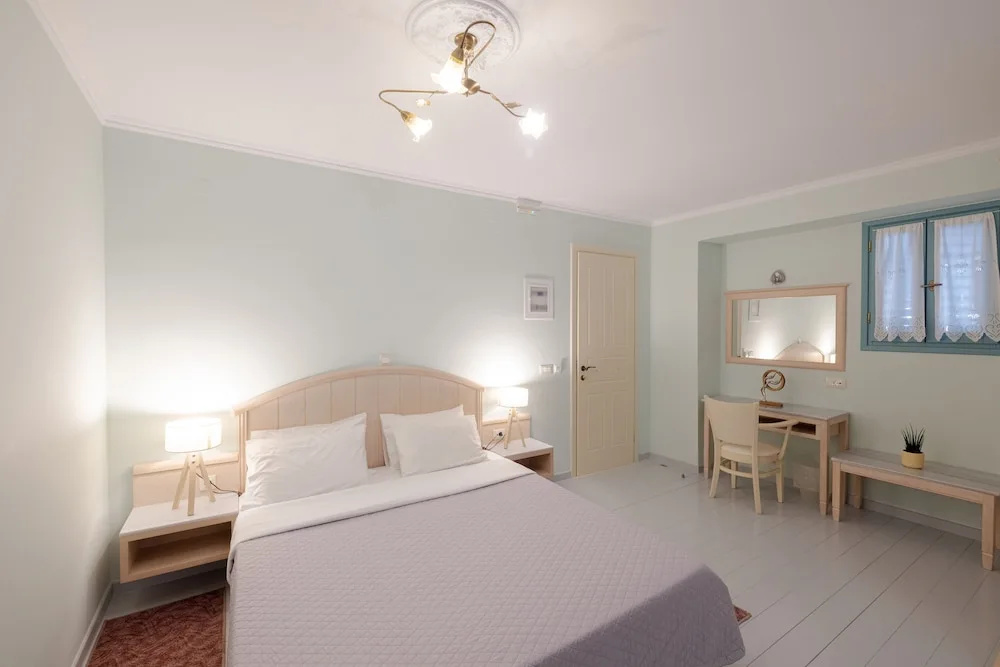 999 Luxury Apartments and Suites