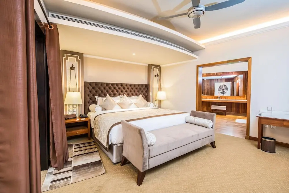 Earl's Regent Hotel